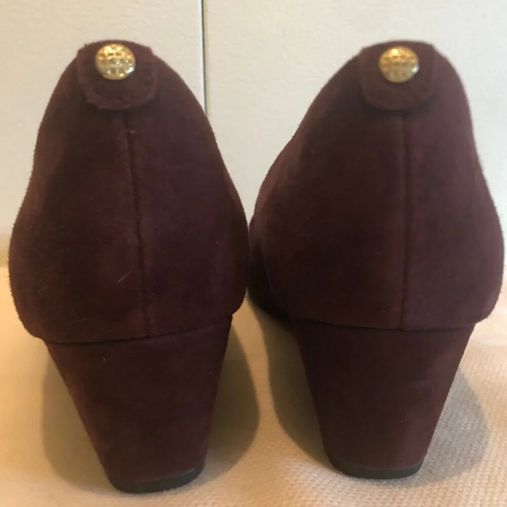 NEW (NWOT) Clarks Artisan burgundy suede Vendra Bloom Wedges sz 8W